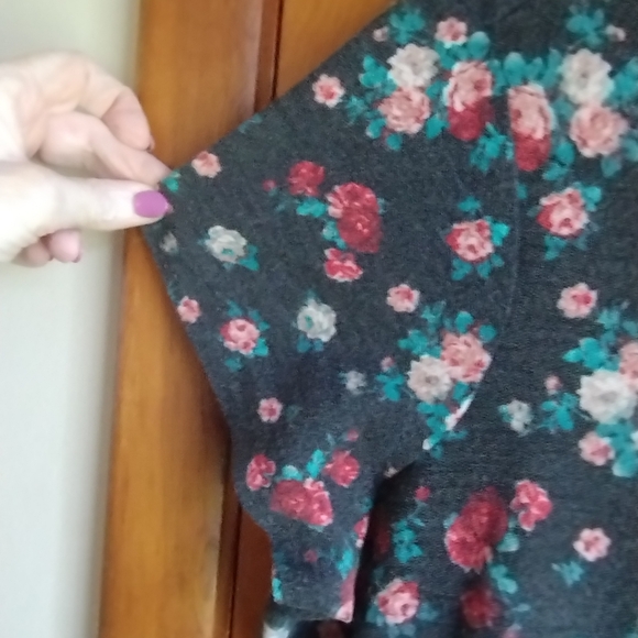 Ladies floral top size 1x - Picture 4 of 5